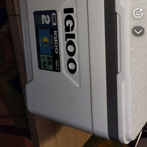 Igloo Classic Gray and White Cooler - Picture 1 of 1